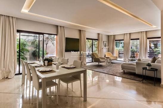 Séjour et salle à manger d'un appartement moderne à Agadir