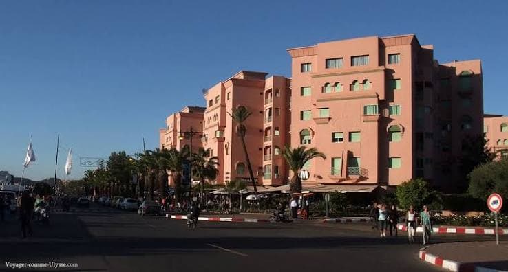 Immeuble résidentiel moderne en bord de mer à Agadir